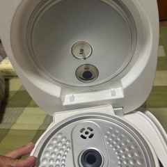炊飯器3合　長崎市内配達無料
の画像