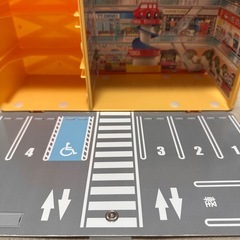 トミカ　かんたんおかたづけ！　ショッピングモール　（どうろ付き）　タカラトミーの画像