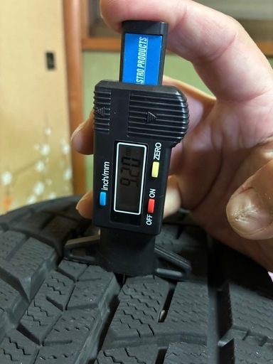 スタッドレスタイヤバリ溝