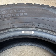 スタッドレスタイヤバリ溝の画像