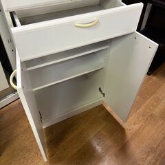 【リサイクルストアスターズ城西店】 【中古品】食器棚の画像