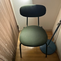 大人気IKEAのグリーンのイスの画像