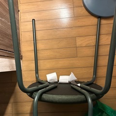 大人気IKEAのグリーンのイスの画像