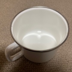 白い大きなコップの画像