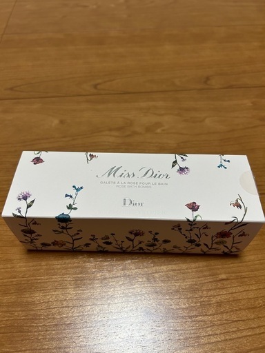 DIOR バスボム
9個