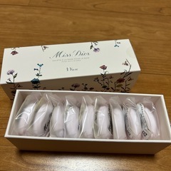 DIOR バスボム
9個の画像