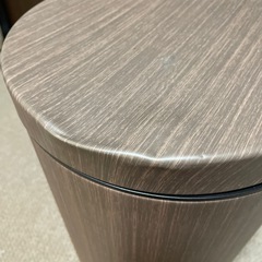 足踏みのゴミ箱の画像
