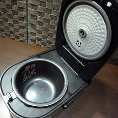 内釜ややハガレ 炊飯器 IH炊飯器 3合炊 ジャー 炊飯ジャー 2018年 アイリスオーヤマ KRC-IE30-B 炊飯器 米屋の旨み 銘柄炊き ブラック 中古 2018年製 札幌市東区 新道東店の画像