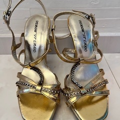 ゴールドサンダルSサイズの画像