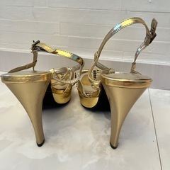 ゴールドサンダルSサイズの画像