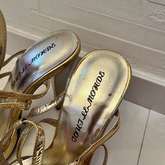 ゴールドサンダルSサイズの画像