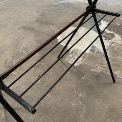 折りたたみ室内物干し　黒　茶の画像