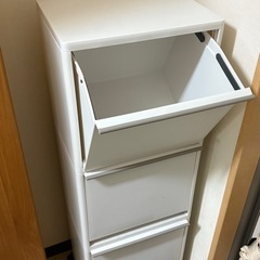 三段ゴミ箱の画像