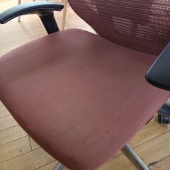 ★リユースのサカイつくば店★TK7271 オカムラ オフィスチェア レッド H94×D63×W63 クリーニング済みの画像