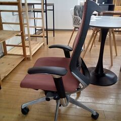 ★リユースのサカイつくば店★TK7271 オカムラ オフィスチェア レッド H94×D63×W63 クリーニング済みの画像