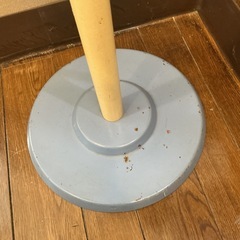 レトロなスタンドハンガーの画像