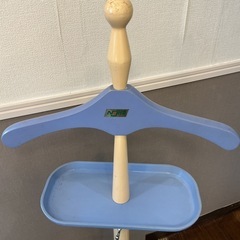 レトロなスタンドハンガーの画像