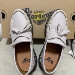 未使用、試着のみ、ドクターマーチン、Adrian、カラーVINTAGE TAUPE、UK4の画像