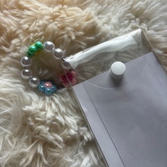 【大人気】ビーズチャーム付きクリアポーチの画像