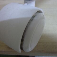 M※取引中/売約済***********　未使用/新品　訳あり特価　デスクチェア クッション キャスター付き 回転式 ベロア調　グレー　ニュアンスカラー ホワイト脚 チェアの画像