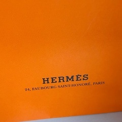 エルメス　HERMES 手提げ紙袋　持ってるだけで気品がありますの画像