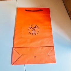 エルメス　HERMES 手提げ紙袋　持ってるだけで気品がありますの画像