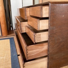 引き出し収納棚の画像