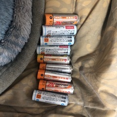 EBL 充電装置 充電池単三17本 単四20本ダイソーの画像