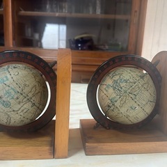 地球儀ブックスタンドの画像