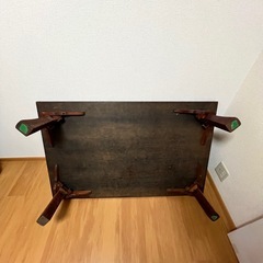 折りたたみテーブルの画像