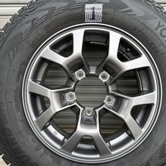 ジムニーシエラ純正ホイール付きスタッドレスタイヤの画像