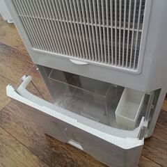 ★リユースのサカイ水戸店★ CORONA 衣類乾燥除湿器  18年製 動作確認／クリーニング済み MT6206の画像