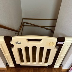 ベビーゲート　箱・部品付きの画像