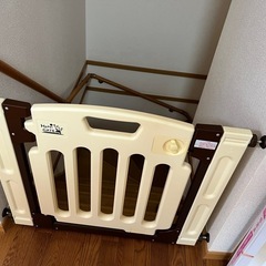 ベビーゲート　箱・部品付きの画像