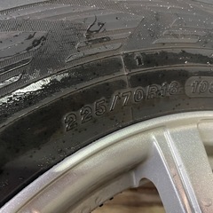 225/70R16 スタッドレスタイヤ4本セットの画像