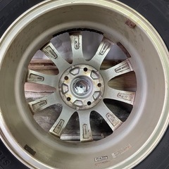 225/70R16 スタッドレスタイヤ4本セットの画像