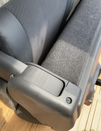 TOYOTA ハイエース　200系　ダークプライム　新品リアシート