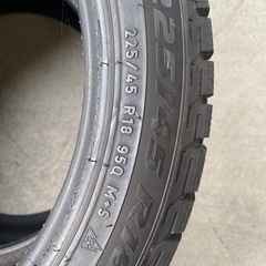 PIRELLI スタッドレスタイヤのみ225/45R18 　の画像