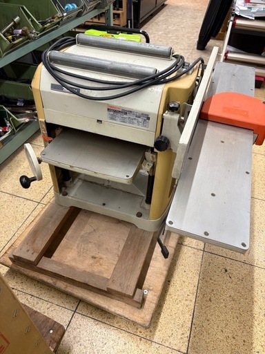 【リユースマン倉敷】マキタ 自動カンナ312mm 2030S