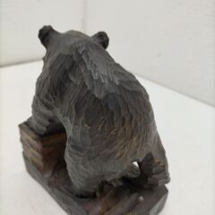 木彫り熊 北海道 民芸品 ハンドメイド 置物 インテリア 木彫り くま 熊 鮭 木製 彫刻 251113-8Aの画像