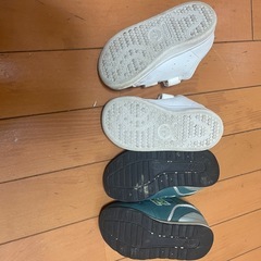 adidasとニューバランスの画像