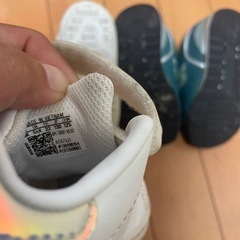 adidasとニューバランスの画像