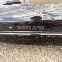 無料でVolvoの純正ルーフボックス鍵ありボックス割れありの画像