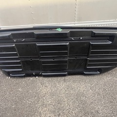 無料でVolvoの純正ルーフボックス鍵ありボックス割れありの画像