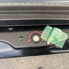 無料でVolvoの純正ルーフボックス鍵ありボックス割れありの画像