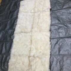 ムートン風ラグ シープスキン風 ファーラグ 白系 インテリア マット 170×60 裏地付 ロングファー ふわふわ 251113-11の画像