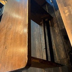 店舗で使用していたテーブルの画像