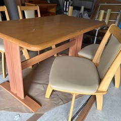 回転イス　テーブルセットの画像