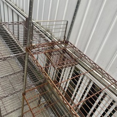 ⭐︎無料⭐︎スチールラック２つ　3段ラック　4段ラックの画像