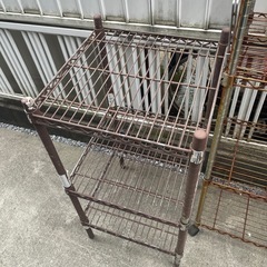 ⭐︎無料⭐︎スチールラック２つ　3段ラック　4段ラックの画像